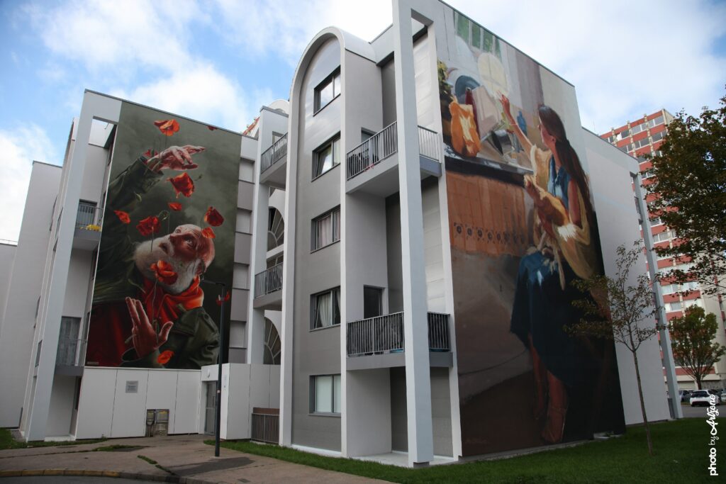 Street art monumental de Niels van Swaemen et Kaspar van Leek à Boulogne-sur-Mer représentant deux scènes figuratives réalistes.