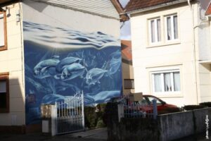 Portrait fragmenté en street art par James Bullough sur mur extérieur