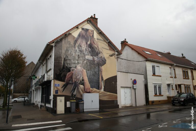 Fresque street art Telmo & Miel montrant un portrait féminin monumental sur façade