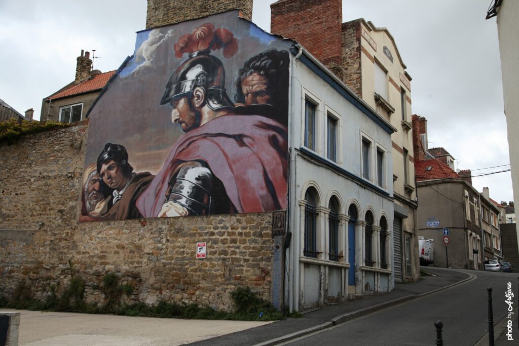 Street art d’Andrea Ravo Mattoni reproduisant une scène classique avec personnages en armure sur un mur urbain.